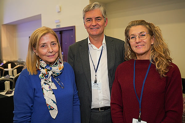 Yolanza Díaz, gerente del Hospital Central de la Cruz Roja San José y Santa Adela; Daniel Álvarez, director de la Clínica Universitaria de la Universidad Rey Juan Carlos; y Paloma Casado, gerente del Hospital Universitario del Sureste.