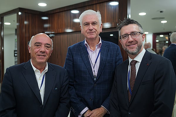 José Julián Díaz, director general del Hospital de La Princesa; Jesús Pérez, director de Acceso al Mercado de MBA Surgical Empowerment; y Edgar Lazcano, director en Atención Snitaria y Salud Pública del Área VI del servicio de Salud del Principado de Asturias y residente de la Agrupación Territorial de Sedisa en Asturias.