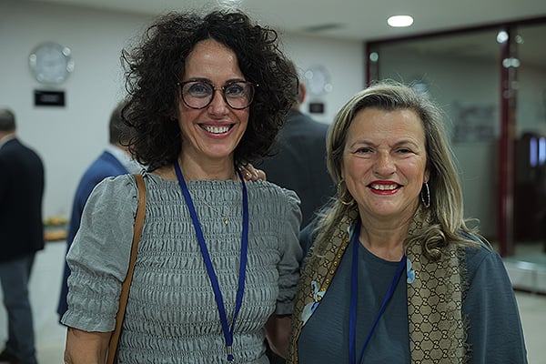 Mónica Chicote, gerente de Atención Primaria de Burgos del Servicio de Salud de Castilla y León; y Eloina Núñez, subdirectora de Innovación Sociosanitaria general de Envejecimiento Activo y Prevención de la Dependencia e Innovación Sociosanitaria de la Consejería de Política Social e igualdad de la Xunta de Galicia