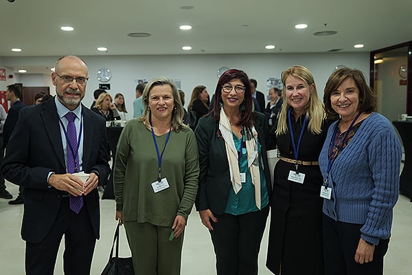 Julio Zarco, director gerente del Hospital Infantil Niño Jesús; Eloína Núñez; Dulce Ramírez; Cristina Capdevila, gerente del Hospital de Bellvitge; y Cristina Granados, gerente de Son Espases en Palma de Mallorca.