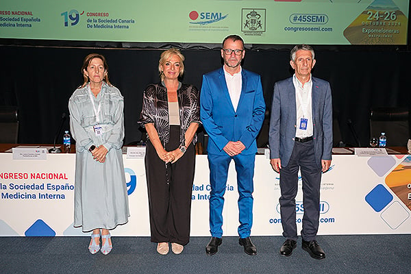 Carretero, Monzón, Álamo y Rodríguez, posando antes de iniciar la inauguración del 45º Congreso Nacional de Medicina Interna.