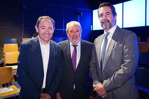 Juan Carlos González, director corporativo de Quirósalud; José Ignacio Nieto, Experto en Politicas Sanitarias y Asesor en Estrategias Sanitarias y Sociales; Paulo Gonçanves, CEO de Viamed.