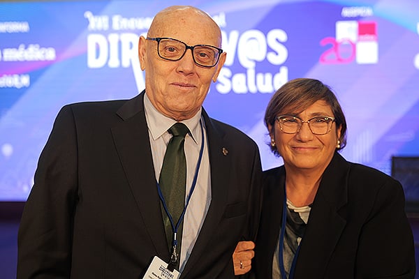 Juan José Alfonso, director general de San Juan de Dios España; y Isabel Grimal, directora de Enfermería del Parque Sanitario San Juan de Dios (Barcelona).