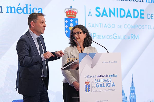 Benigno Rosón, subdirector general de Sistemas y Tecnologías de la Información de la Consellería de Sanidade de la Xunta de Galicia; y a Alicia Piñeiro, subdirectora general de Integración Asistencial e Innovación de la Dirección General de Asistencia Sanitaria del Sergas.