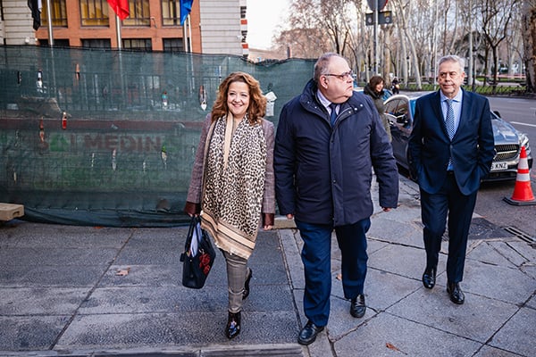 Fátima Matute, consejera de Sanidad de la Comunidad de Madrid; Alejandro Vázquez; y Antonio Gómez Caamaño, conselleiro de Sanidade de la Xunta gallega.