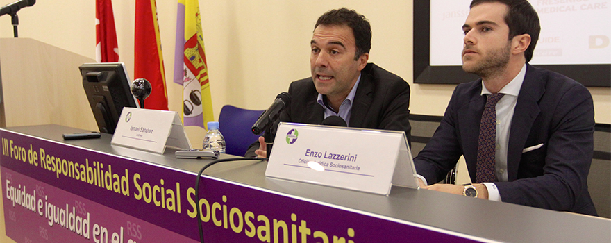 Ismael Sánchez, director ejecutivo de Inidress; y Enzo Lazzerini, socio-director de la Oficina Jurídica Sociosanitaria (OJS), durante su intervención en el III Foro de RSS organizado por Inidress.