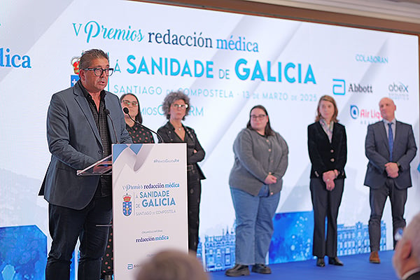 Ramon Lopez, chefe de estudos do serviço de ensino da área sanitária de Ferrol; Junto com Tamara Lopez, o chefe da unidade de ensino multiprofacional da família e a família da área de saúde do ferrol; Marisa Frata, chefe de estudos de enfermagem da região sanitária de Ferrol; Cruz Sabio, secretário da região sanitária do ferrol; Patricia Torres, Tutor do Hospital da Região Sanitária de Ferrol.