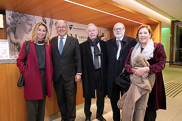 Elena Sánchez, asesora externa del Cgcof; Ángel Luis Rodríguez de la Cuerda, secretario General de Aeseg, Iñaki Linaza, exconsejero del Cgcof; Luis Amaro, exconsejero del Cgcof; Carmen Area, exvocal de Ortopedia del COF de Pontevedra. 