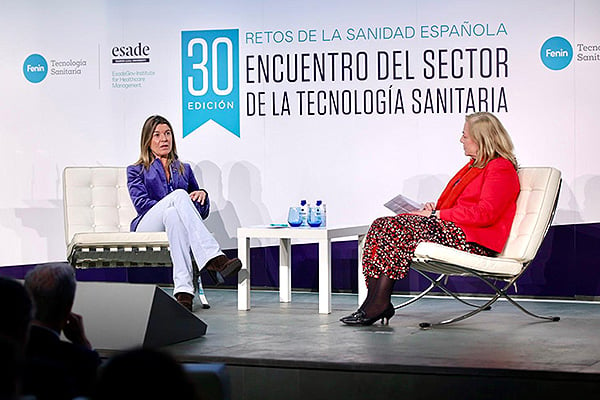 María Blanco, gerente de Compras y Contratación del Instituto Catalán de Salud; y Lourdes López, vicepresidenta de Fenin.