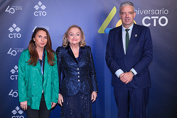 Raquel Murillo, directora general en AMA Agrupación Mutual Aseguradora; Pilar Díaz y José Luis Bahillo, director general de AMA.