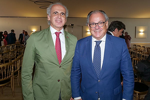 Enrique Ruiz Escudero con Ángel Luis de la Cuerda, secretario general de Aeseg.