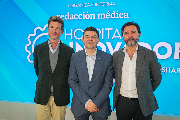 Carlos Cendra, director de Desarollo de Negocio de Abott; German Bou, jefe se Servicio de Microbiología del Complejo Hospitalario de A Coruña; y Daniel Beltran , responsable de Cuentas Estratégicas de Abbott.