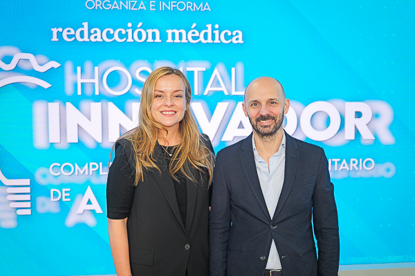 Del Complejo Hospitalario de A Coruña: Maria de la Cámara, jefa de Sección de Urgencias; y Pedro Marcos, director Asistencial.