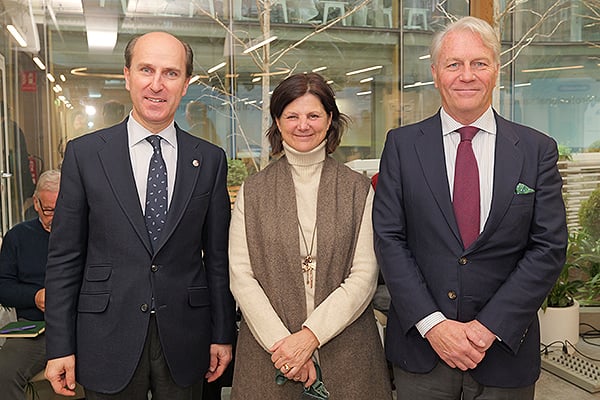 Jaime Olmedo, rector de la Universidad Camilo José Cela; Teresa Olazábal, directora de la Cámara de Comercio de Bélgica y Luxemburgo; y Marc Mazi, presidente de la Cámara de Comercio de Bélgica y Luxemburgo.