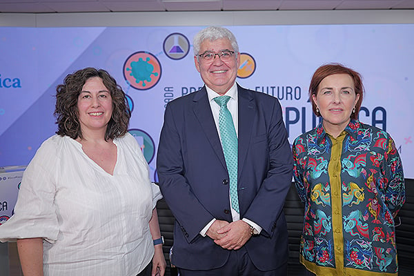 Sonia Tamames, Directora General de Salud Pública de la Consejería de Sanidad de Castilla y León; Justo Herrera, exsubsecretario del Ministerio de Sanidad, Consumo y Bienestar Social; y Ana Hernando.