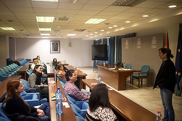 Mónica García aconsejando a los aspirantes al MIR 2025.