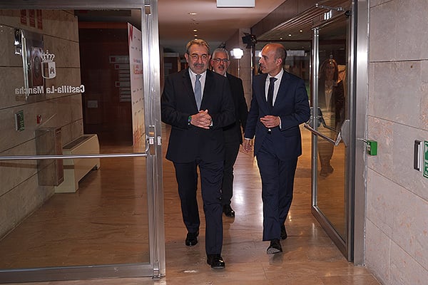 Jesús Fernández-Sanz y Ricardo López, a la entrada a los IV Premios de Redacción Mëdica a la Sanidad de Castilla-La Mancha.