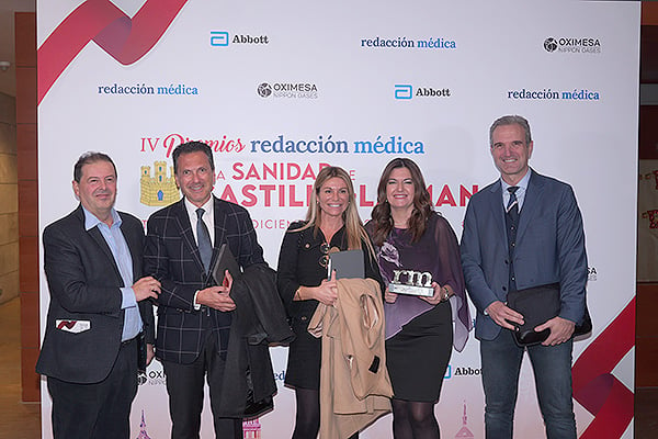 Ibrahim Rafael Hernández, Jorge Huertas, Arantxa Ruiz, directora Comercial de Oximesa-Nippon Gases, y Nuria Sánchez, directora gerente de la Gerencia de Atención Integrada de Manzanares (Ciudad Real); y Juan David Fernández Sánchez.