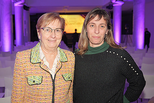 Montserrat Figuerola, presidenta del Instituto Catalán de la Salud (ICS) y Laia Brufau, directora de Comunicación de RSC. 