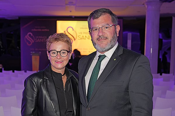 María Enrique Tarancón, presidenta del COF de Lleida, y Juan José Hernández.