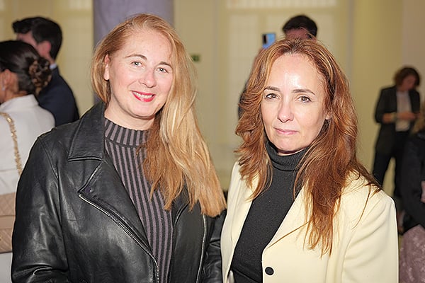 Victoria Ayala y Marisa Álvarez, directora médica de Gilead. 