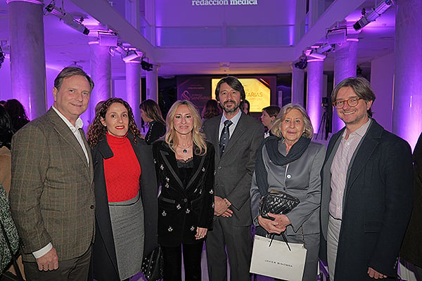 Antonio Amo; Raquel Fernández, directora asociada de Acceso a Pacientes de Sobi; Beatriz Perales, presidenta de la Asociación Española de Laboratorios de Medicamentos Huérfanos y Ultrahuérfanos; Alfonso Sánchez, CEO de Asherman; Maite Zamorano, acompañante; y Juan Andrés Siles, responsable de Comunicación, Asuntos Públicos y Acceso al Mercado de Sobi.