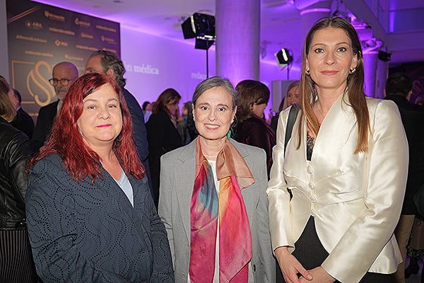 Celia Gómez, directora de Ordenación Profesional del Ministerio de Sanidad; María José García, secretaria general técnica y portavoz del Sindicato de Enfermería (Satse); y Laura Villaseñor, presidenta de Satse.