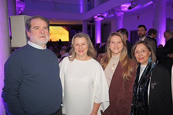 Eloína Núñez junto a su familia: Francisco Aramburu, su marido; Eloína Núñez, Marta Aramburu y Victoria Carral.