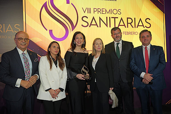 Pedro Hidalgo, presidente del Colegio de Médicos de Badajoz; Raquel Murillo, directora general de AMA; Sara García Espadas; Ana Pastor, exministra de Sanidad y presidenta de AMA; Juan José Hernández, presidente del Colegio de Farmacéuticos de Cáceres y Evelio Robles, presidente del Colegio de Médicos de Cáceres. 