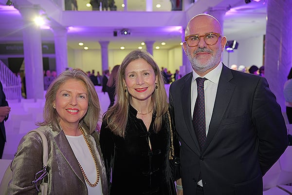 María Río; María Jesús Lamas; e Ignacio Schoendorff, director de Acceso al Mercado de Gilead. 