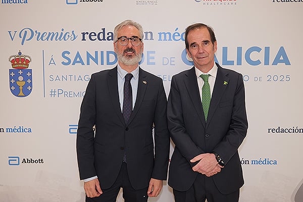 Eduardo Iglesias, presidente del Colegio de Médicos de Galicia; y Alejandro Sánchez, presidente del Colegio de Farmacéuticos de Lugo.