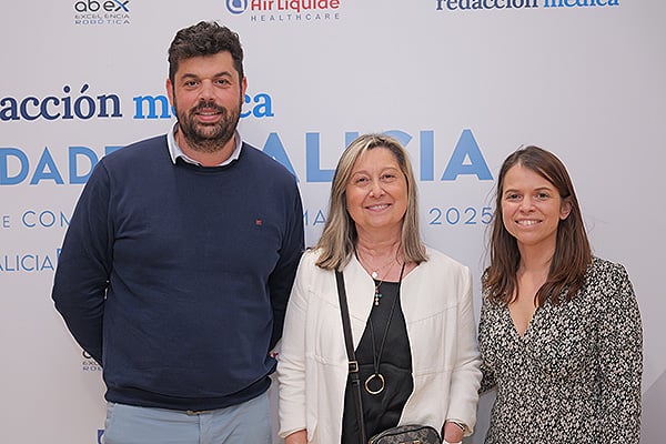 Pablo Moreira, COE de Pontevedra; Ángela Guerra, gerente de Ribera Posiva Vigo; y Emma Iglesias, directora asistencial de Rivera Povisa.