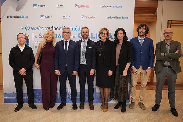 Marcelino Calvino, jefe de Servicio del Centro de Salud del Ventorrillo; María Jesús Díaz, radióloga del Chuac, Luis Verde, gerente del Chuac; Alejandro Ávila, director asistencial del Chuac; Clara Oliveira, directora de soporte del Chuac; Nuria de Castro-Acuña, subdirectora de Atención a la Cronicidad del Área Sanitaria de A Rociña; Álvaro Mena, director de Hospitalización del Chuac; y Pablo Rama, anestesista del Chuac.