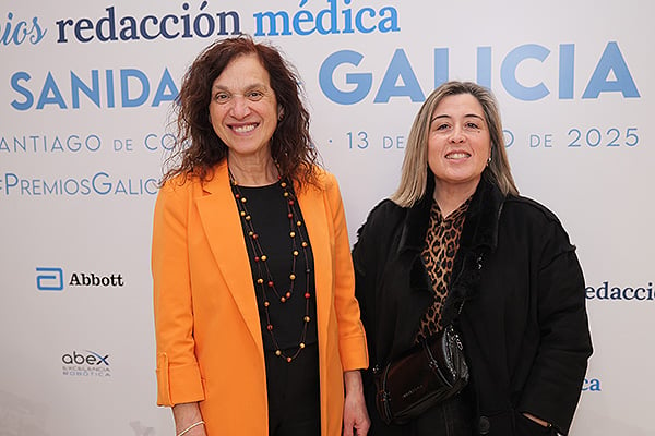 María Rosa Álvarez, decana del Colegio Oficial de Psicología de Galicia; y Begoña Castro, tesorera del Colegio Oficial de Psicología de Galicia.