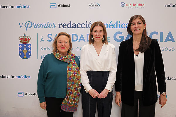 Natalia Lobato, secretaria general técnica de Consejería de Sanidad de la Junta de Galicia; Natalia Botana, directora territorial en Pontevedra de la Consejería de Sanidad de la Junta de Galicia; y Cristina Pérez, jefa de Área de la Xefatura Territorial A Coruña de la Consejería de Sanidad de la Junta de Galicia.