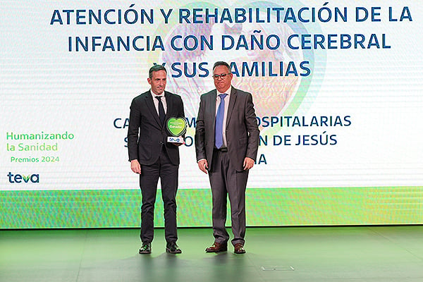 Joaquín Velilla, director general de Salud Digital e Infraestructuras del Gobierno de Aragón; y Pedro Salazar, director gerente de Afedaz.