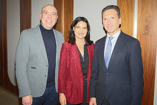 Broja Polo, director Internacional de Fenin; Mayda López-Belmonte; y Jorge Huertas