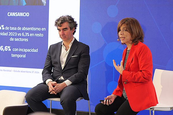 Un instante durante la presentación del informe.