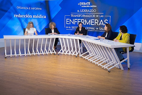 Mesa de debate 'El liderazgo transformador de las enfermeras en el Sistema Nacional de Salud (SNS)'.