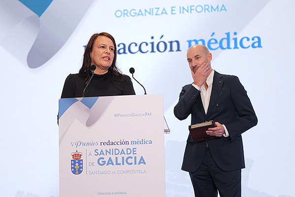 Cristina Barbagelata, presidenta de la Sociedad Gallega de Medicina Interna (Sogami); y Juan José González, expresidente de la Sociedad Gallega de Medicina Interna (Sogami).