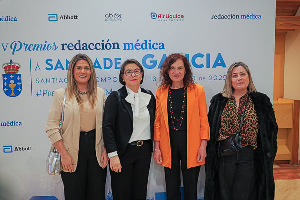 Isabel Botana, trabajadora social de la Federación Gallega de Enfermedades Raras; Carmen López, directora de la federación; María Rosa Álvarez; y Begoña Castro.