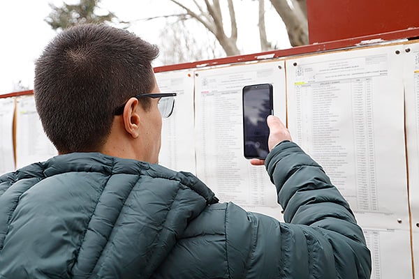 Los futuros especialistas ultiman sus preparativos en la espera de comenzar el examen MIR.