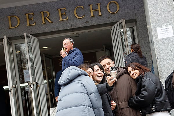 Momentos previos a que de comienzo la prueba para médicos de este año. 