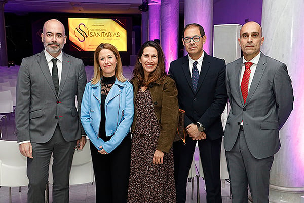 Íñigo Cortázar, director general de Recursos Humanos del Sescam; Montserrat Hernández, directora general de Cuidados y Calidad del Sescam; Cristina Pérez, directora general de Asistencia Sanitaria del Sescam; Óscar Talavera, director general de Hospitales del Sescam; y Ricardo López. 