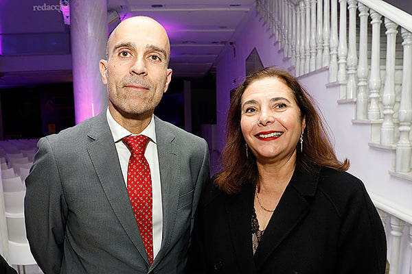 Ricardo López posa con Manuela García. 