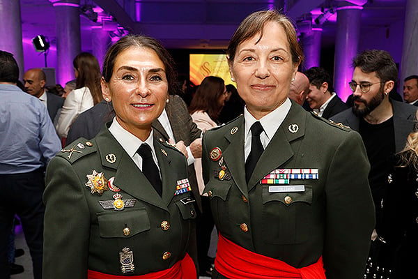 Elvira Pelet, subdirectora del Hospital Central de la Defensa Gómez Ulla; y María Rosa García Toledano, directora de Sanidad del Ejército de Tierra.