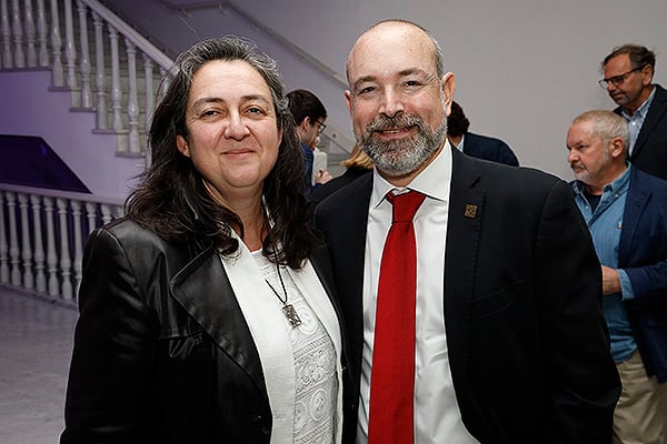 Aurora Araujo, decana; y Pablo Herrera, vicedecano, ambos del  Colegio Profesional de Fisioterapeutas de la Comunidad de Madrid (Cpfm).