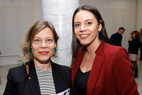 Mayte Segura, directora de Comunicación de la Fundación IDIS; y María Zugasti, responsable de Relaciones Institucionales de la Federación Española de Empresas de Tecnología Sanitaria (Fenin).