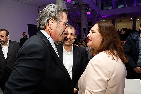 Juan Abarca, presidente del Grupo HM Hospitales; y Manuela García.