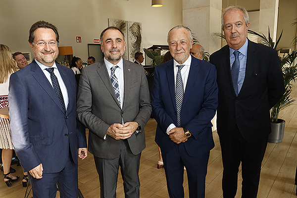 Fernando Prados; Julio García Comesaña; José María Pino; y Luís Mayero, consejero y delegado de Asisa en Madrid.